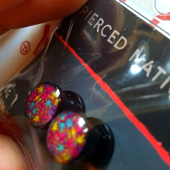 NWT PIERCED NATION MULTICOLOR POTLEAF AND SKULLS PLUGS 0G and 8mm - Picture 5 of 5